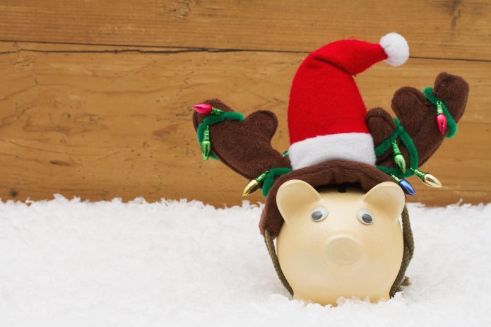 4 TOP TIPS FOR SAVING MONEY DURING THE FESTIVE SEASON